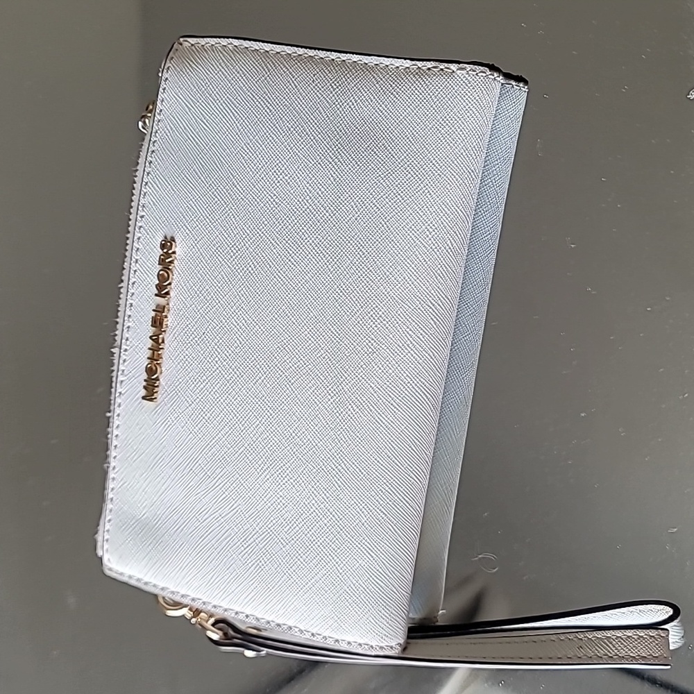 Michael kors wristlet wallet